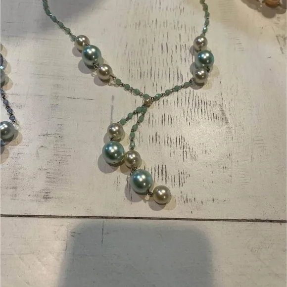 Elegant 4-Piece Boutique Pearl Style Jewelry 3-Necklaces along with 1- Bracelet - Picture 4 of 11